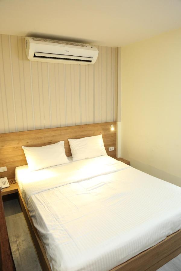 Rose Nana Hotel Bangkok Exterior photo