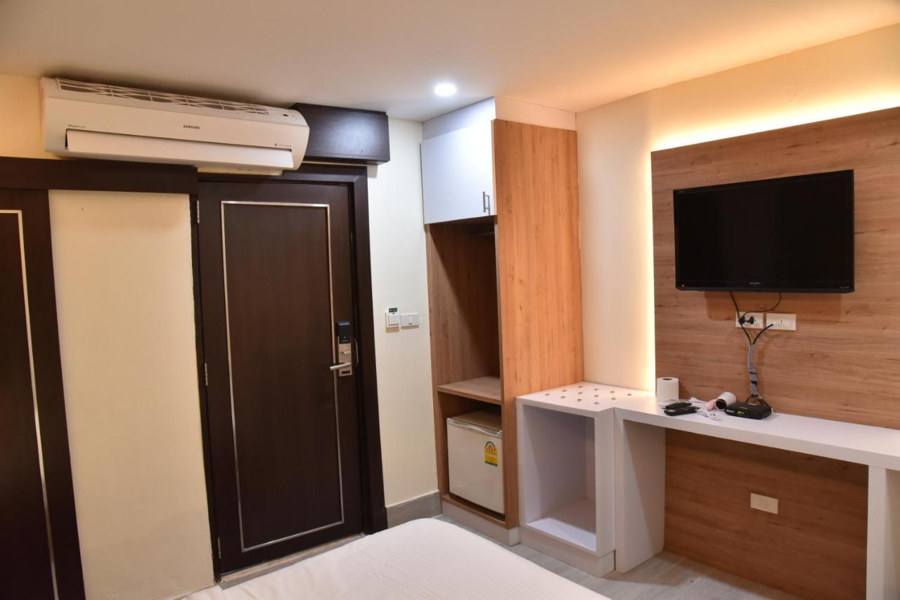 Rose Nana Hotel Bangkok Exterior photo
