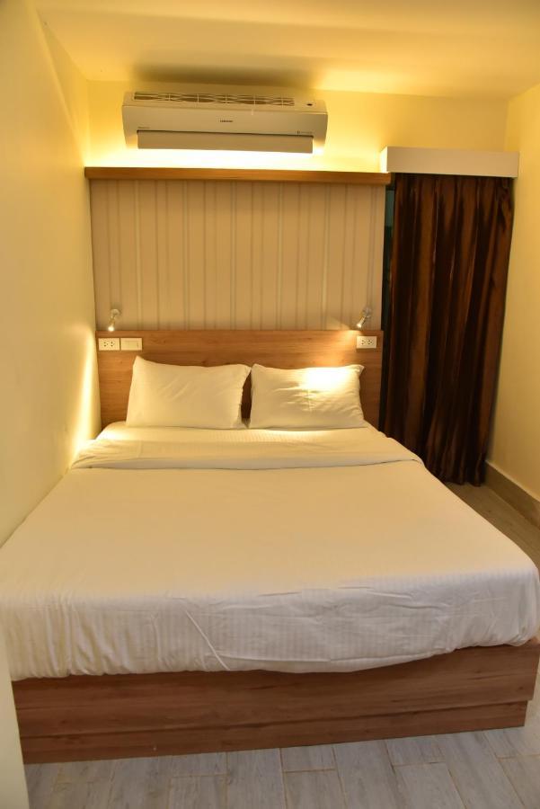 Rose Nana Hotel Bangkok Exterior photo